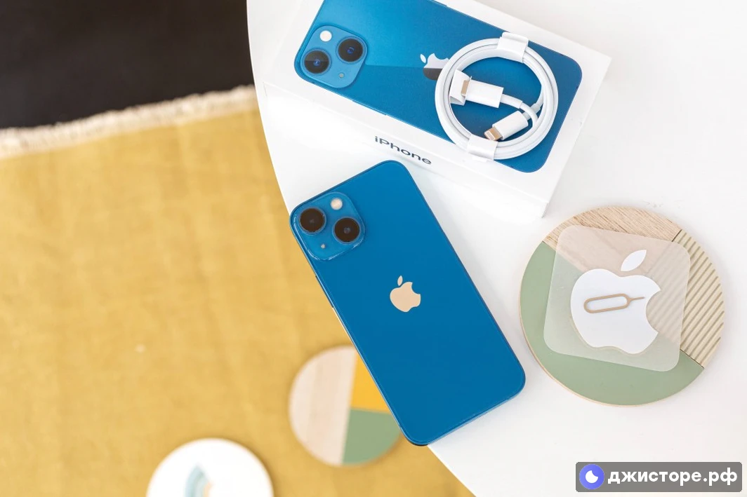 Apple iPhone 13 mini — фото в использовании 1