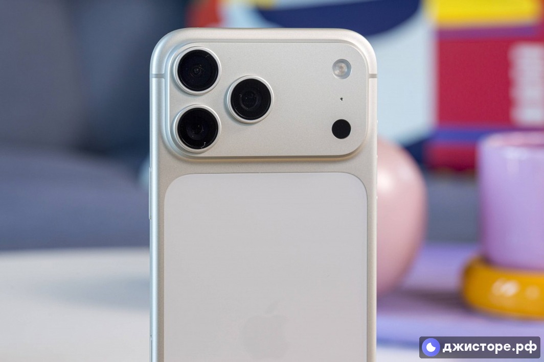Apple iPhone 17 Pro Max — фото в использовании 1