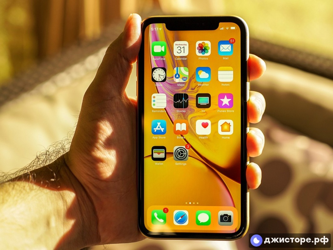 Apple iPhone XR — фото в использовании 3