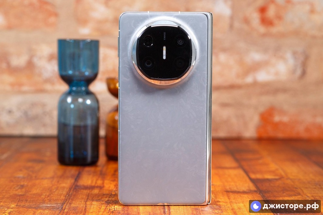 Huawei Mate X6 — фото в использовании 3