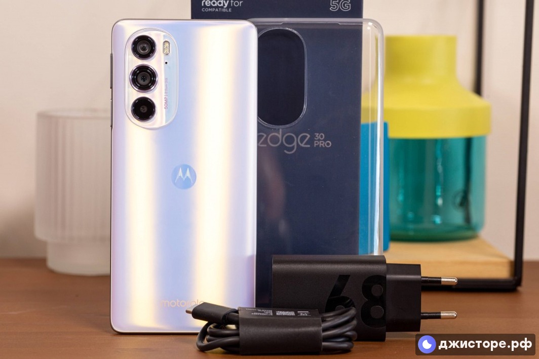 Motorola Edge 30 Pro — фото в использовании 1