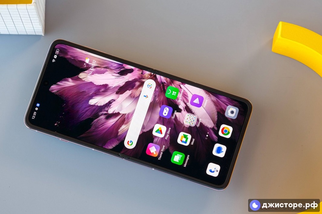 Oppo Find N3 Flip — фото в использовании 4