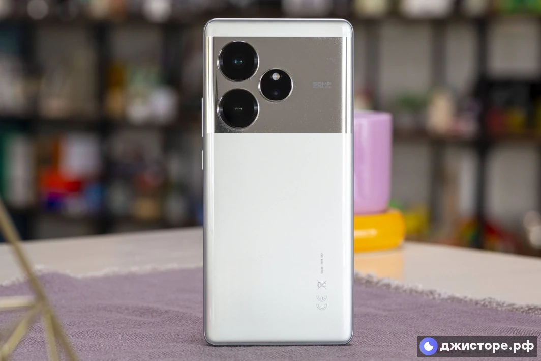 Realme GT 6 — фото в использовании 3