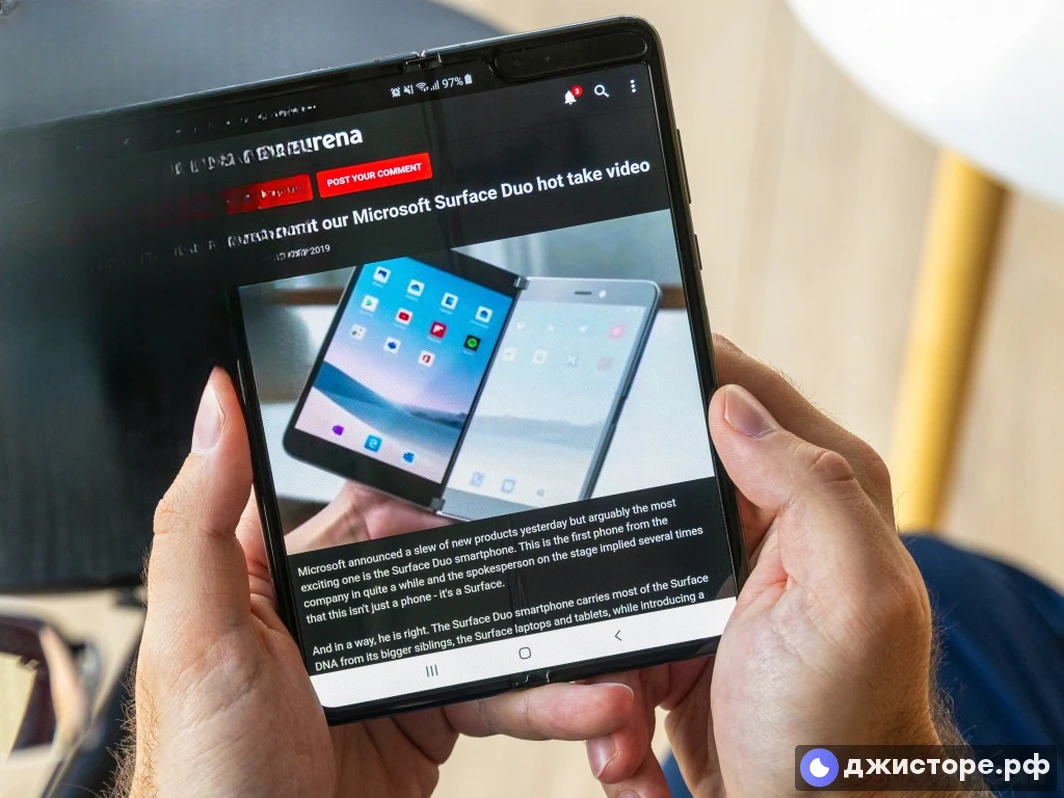 Samsung Galaxy Fold — фото в использовании 2