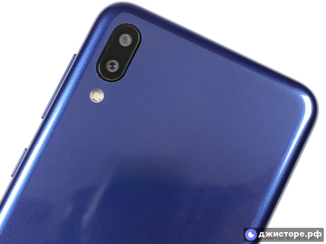 Samsung Galaxy M10 — фото в использовании 4