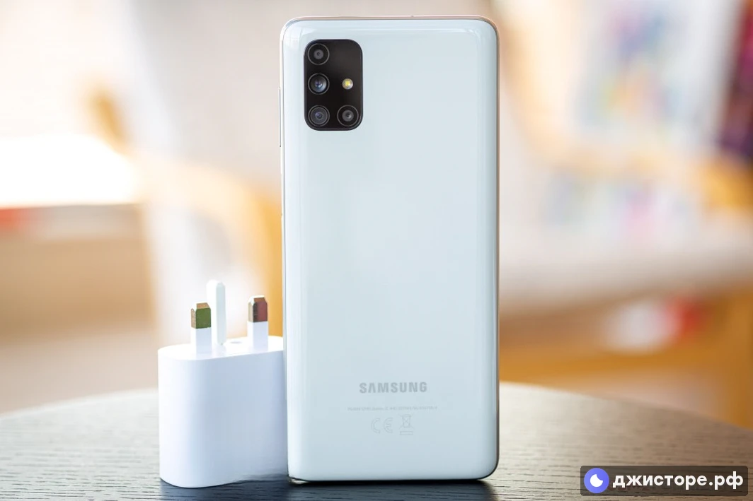 Samsung Galaxy M51 — фото в использовании 2