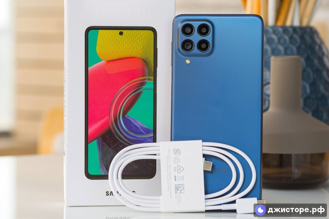 Samsung Galaxy M53 — фото в использовании 1