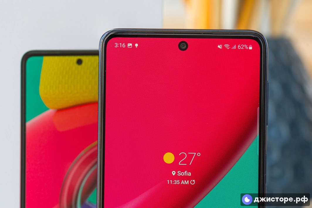 Samsung Galaxy M53 — фото в использовании 4
