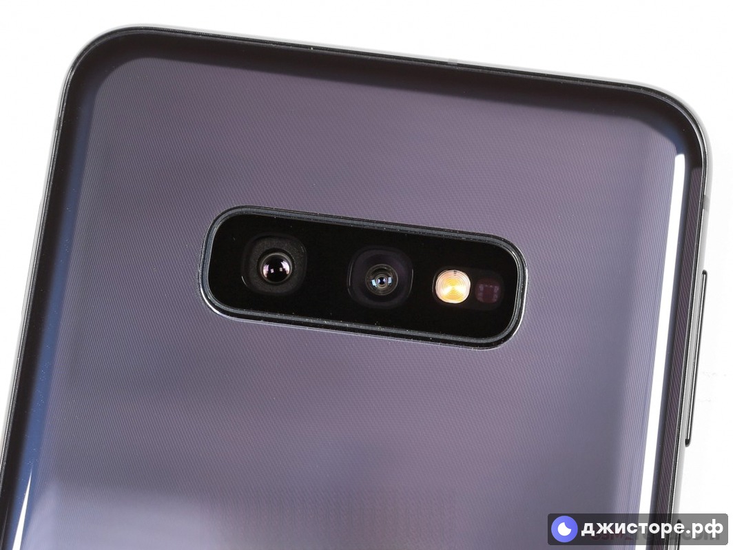 Samsung Galaxy S10e — фото в использовании 3