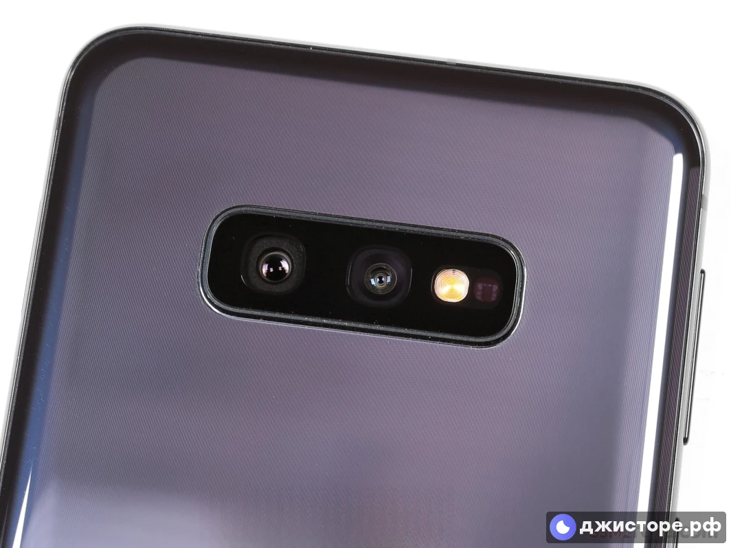 Samsung Galaxy S10e — фото в использовании 3