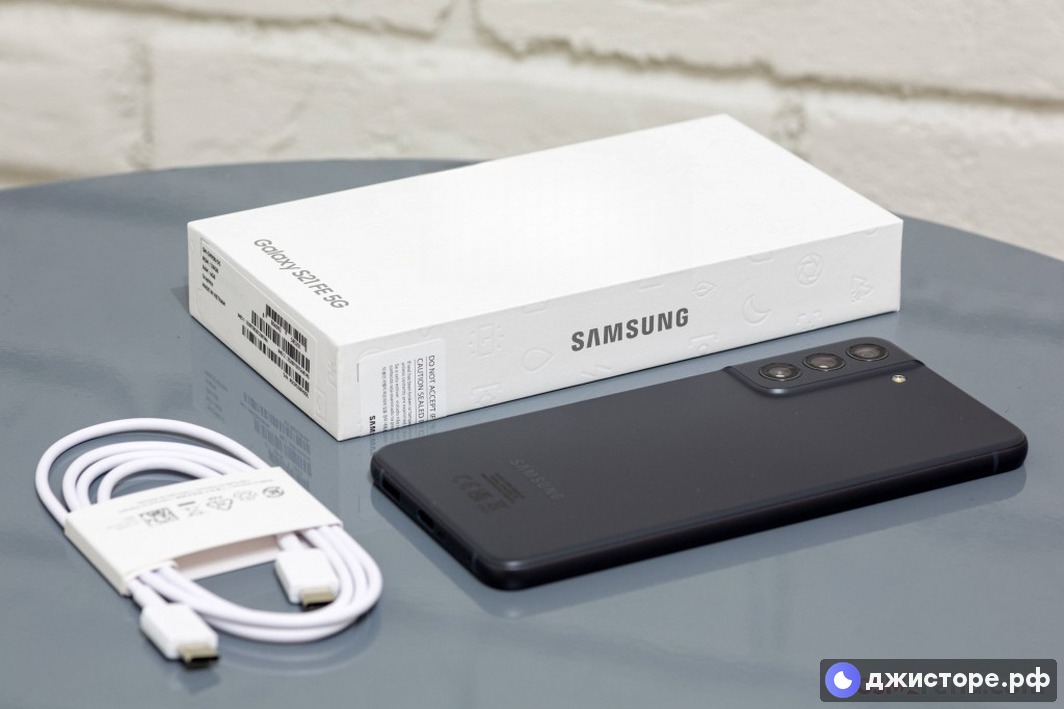 Samsung Galaxy S21 FE 5G — фото в использовании 1