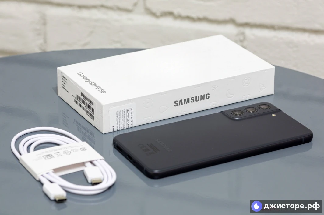 Samsung Galaxy S21 FE 5G — фото в использовании 1