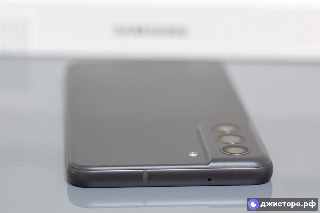 Samsung Galaxy S21 FE 5G — фото в использовании 4