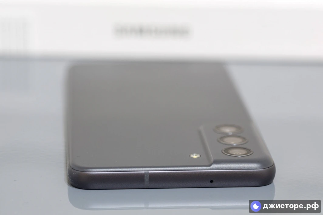 Samsung Galaxy S21 FE 5G — фото в использовании 4