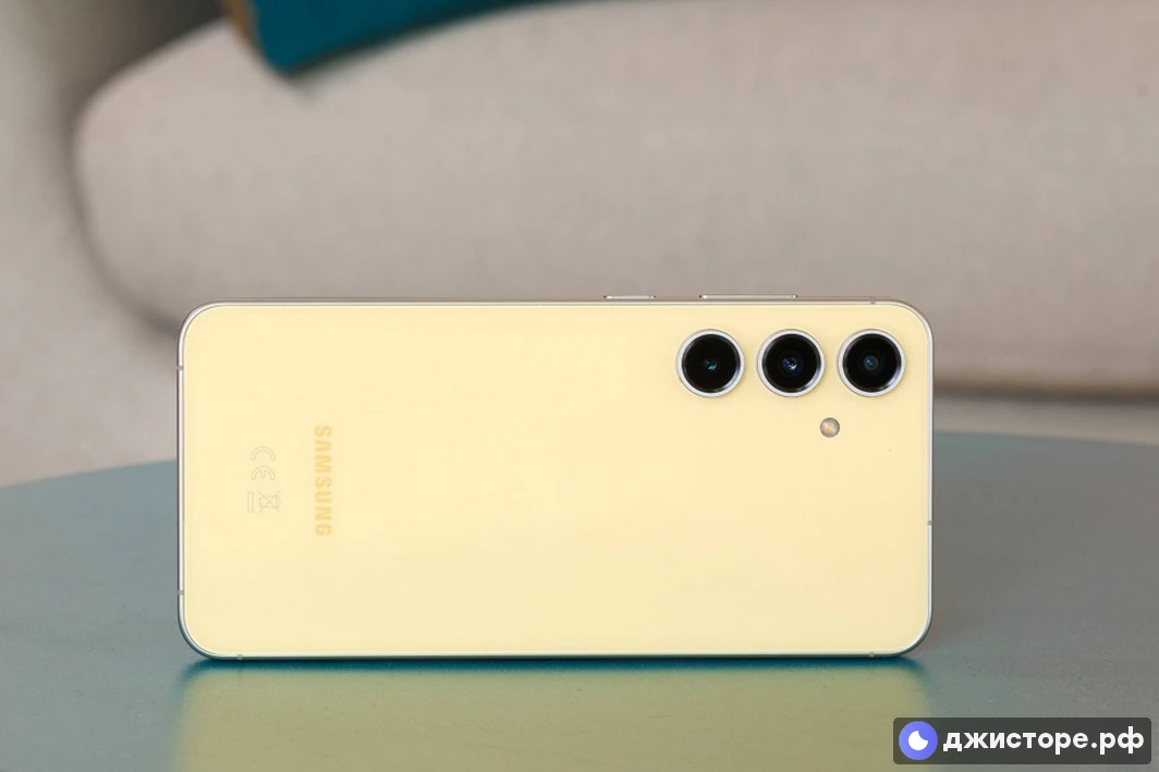 Samsung Galaxy S24 FE — фото в использовании 3
