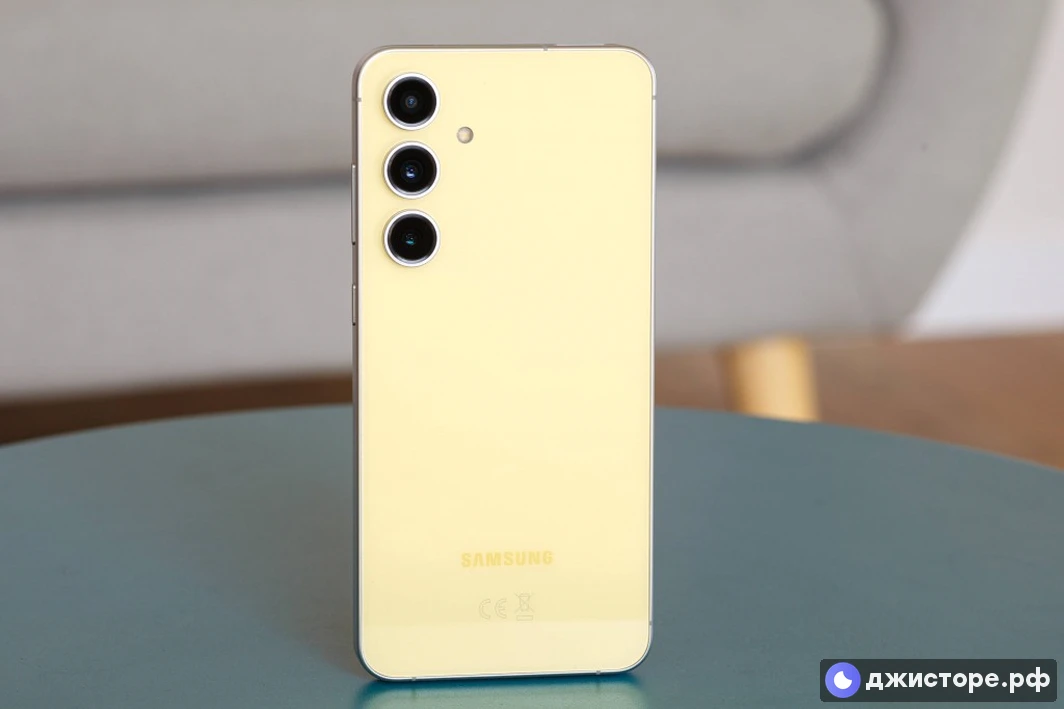Samsung Galaxy S24 FE — фото в использовании 4
