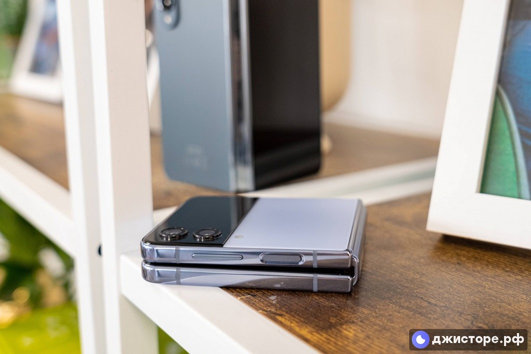 Samsung Galaxy Z Flip4 — фото в использовании 1