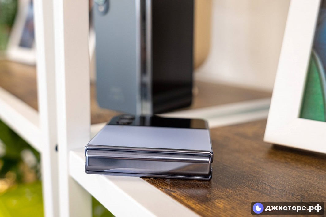 Samsung Galaxy Z Flip4 — фото в использовании 2