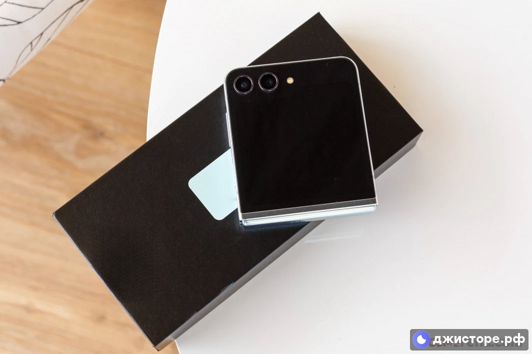 Samsung Galaxy Z Flip5 — фото в использовании 1