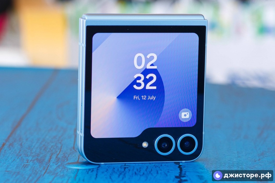 Samsung Galaxy Z Flip6 — фото в использовании 3