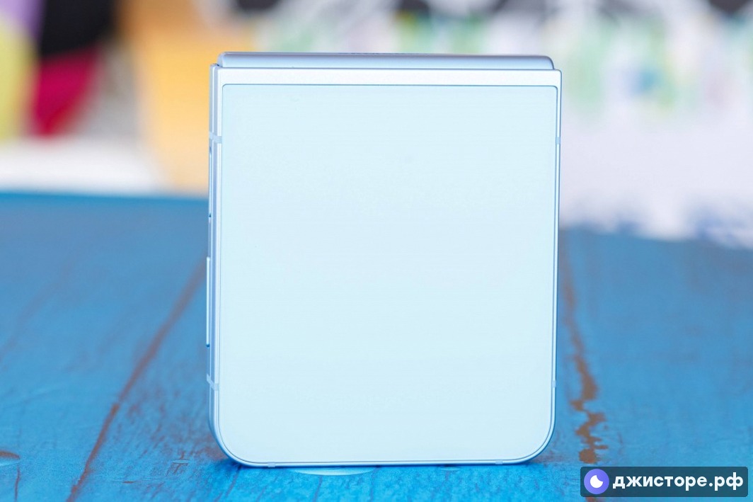 Samsung Galaxy Z Flip6 — фото в использовании 4
