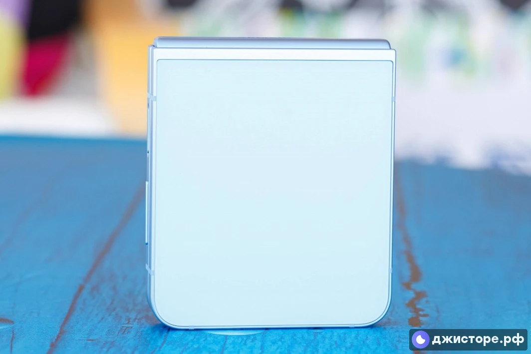 Samsung Galaxy Z Flip6 — фото в использовании 4