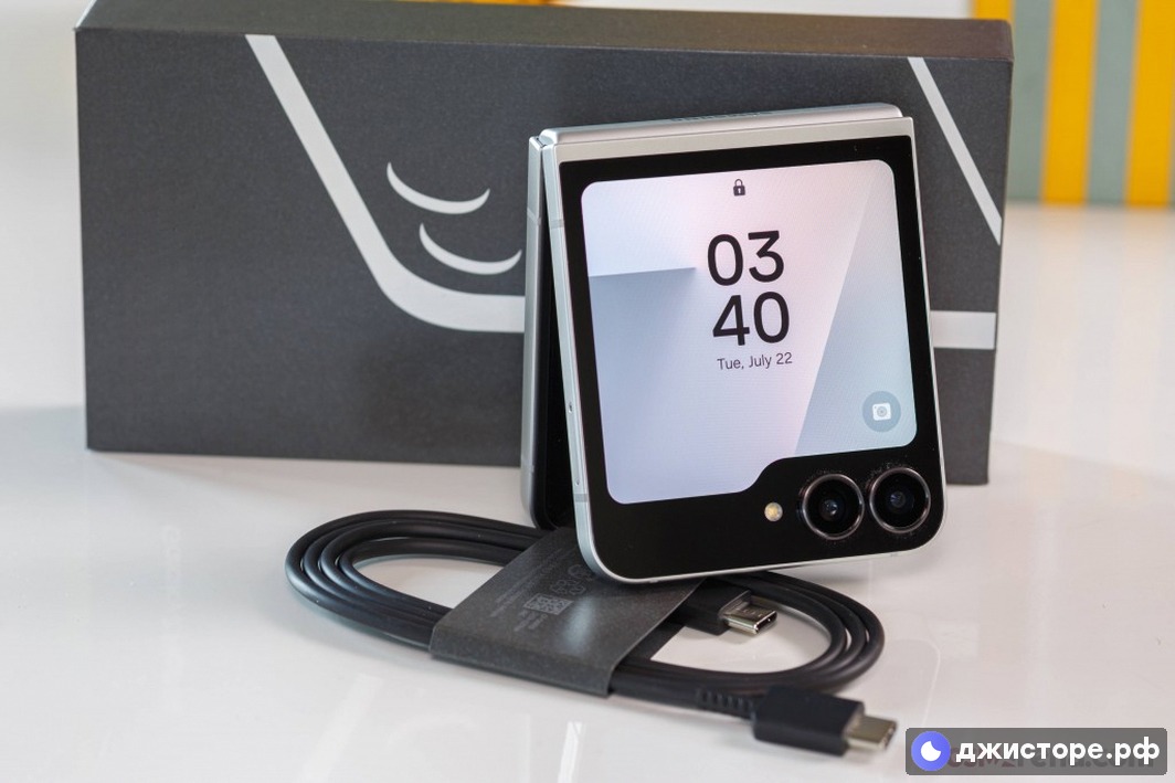 Samsung Galaxy Z Flip7 FE — фото в использовании 1