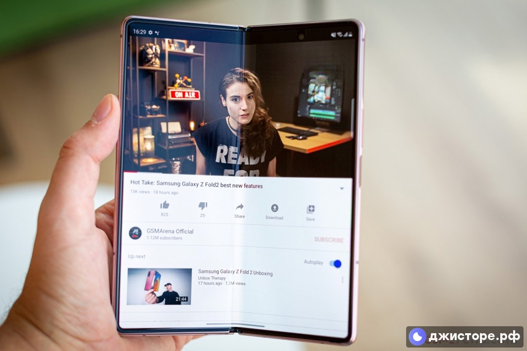Samsung Galaxy Z Fold2 5G — фото в использовании 2