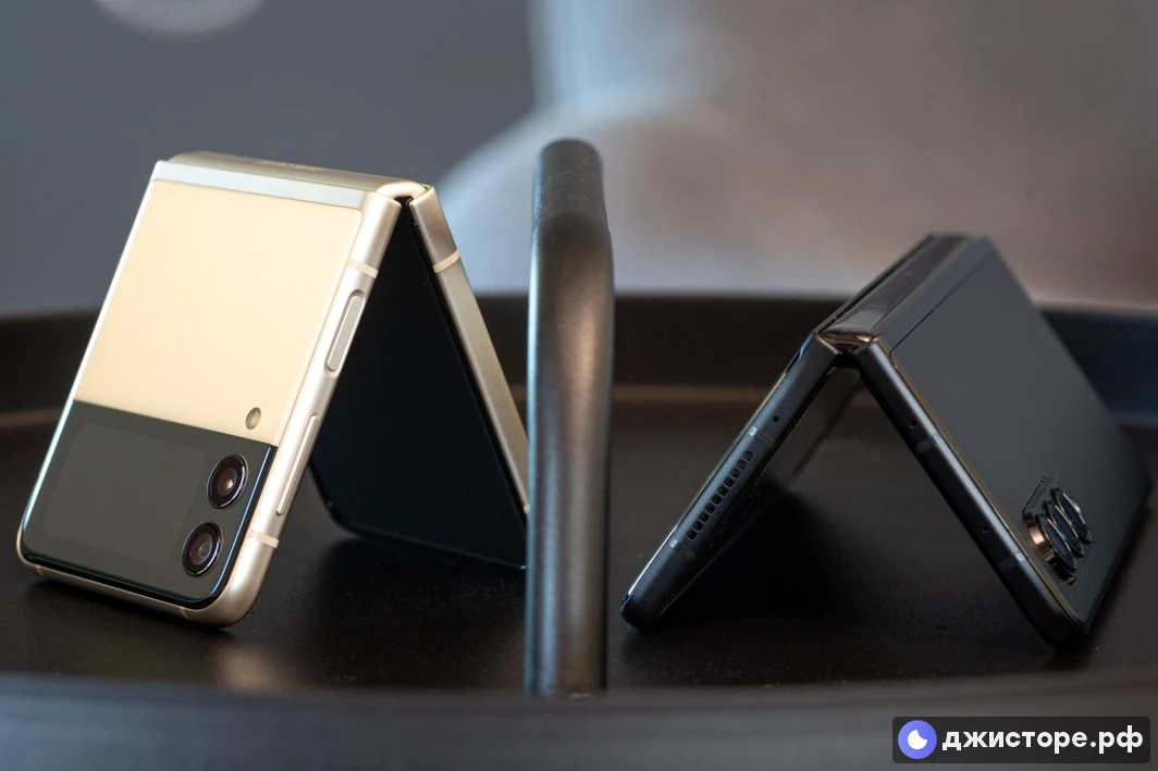 Samsung Galaxy Z Fold3 5G — фото в использовании 2