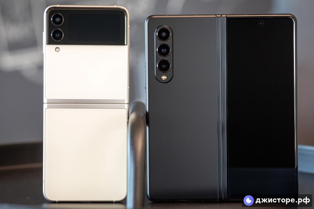 Samsung Galaxy Z Fold3 5G — фото в использовании 3