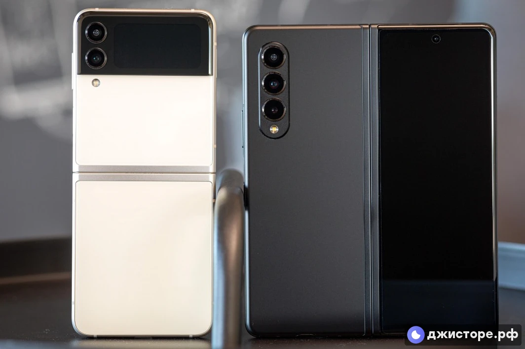 Samsung Galaxy Z Fold3 5G — фото в использовании 3
