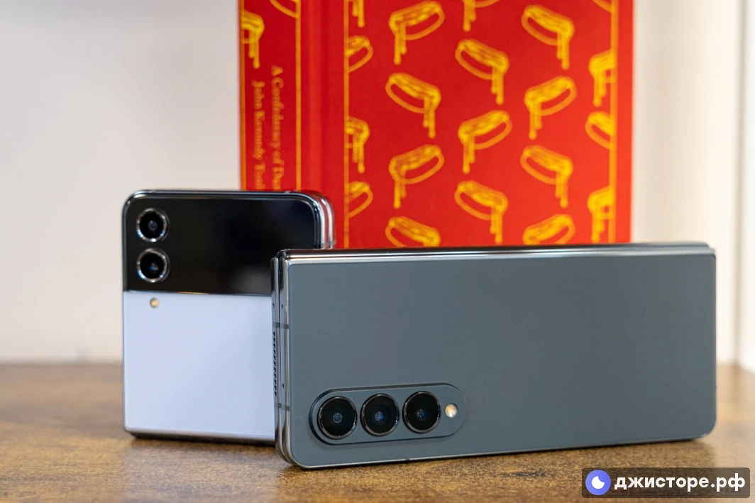Samsung Galaxy Z Fold4 — фото в использовании 2