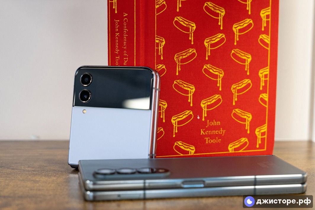 Samsung Galaxy Z Fold4 — фото в использовании 3