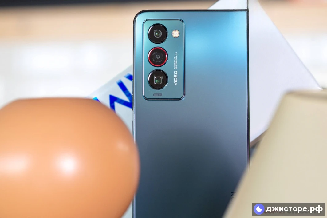 Tecno Camon 18 Premier — фото в использовании 4