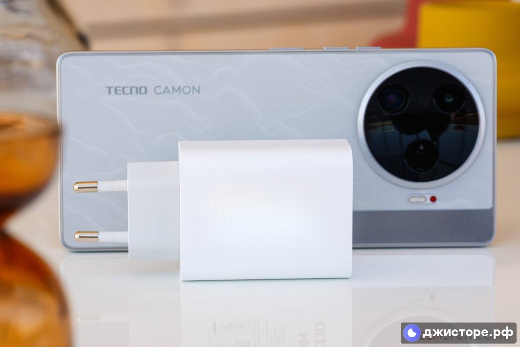 Tecno Camon 30 Pro — фото в использовании 2