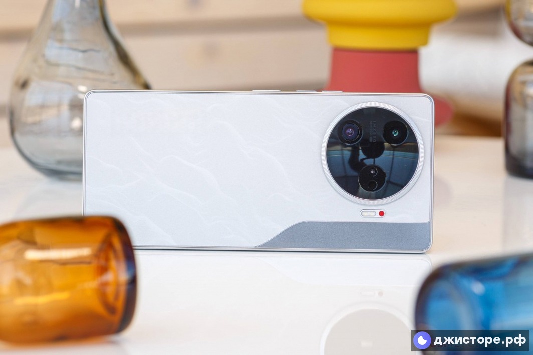 Tecno Camon 30 Pro — фото в использовании 3