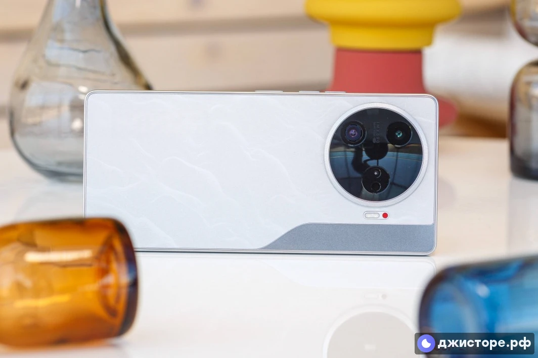Tecno Camon 30 Pro — фото в использовании 3