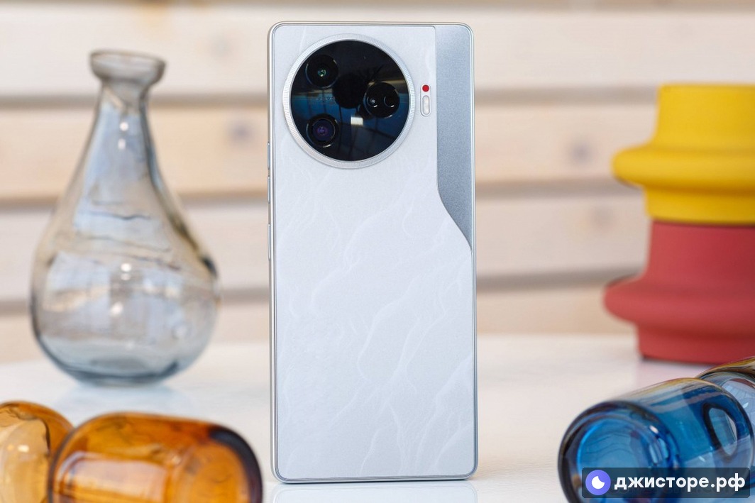 Tecno Camon 30 Pro — фото в использовании 4