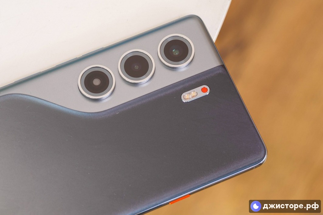 Tecno Camon 40 Pro — фото в использовании 3