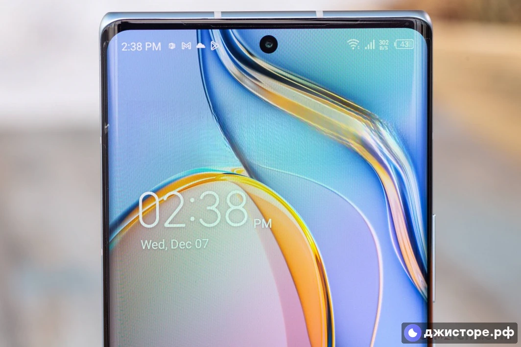 Tecno Phantom X2 — фото в использовании 3