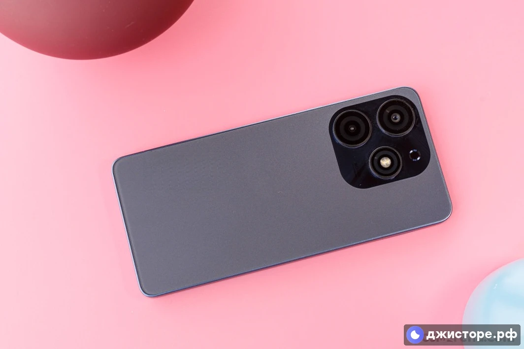 Tecno Spark 10 Pro — фото в использовании 2
