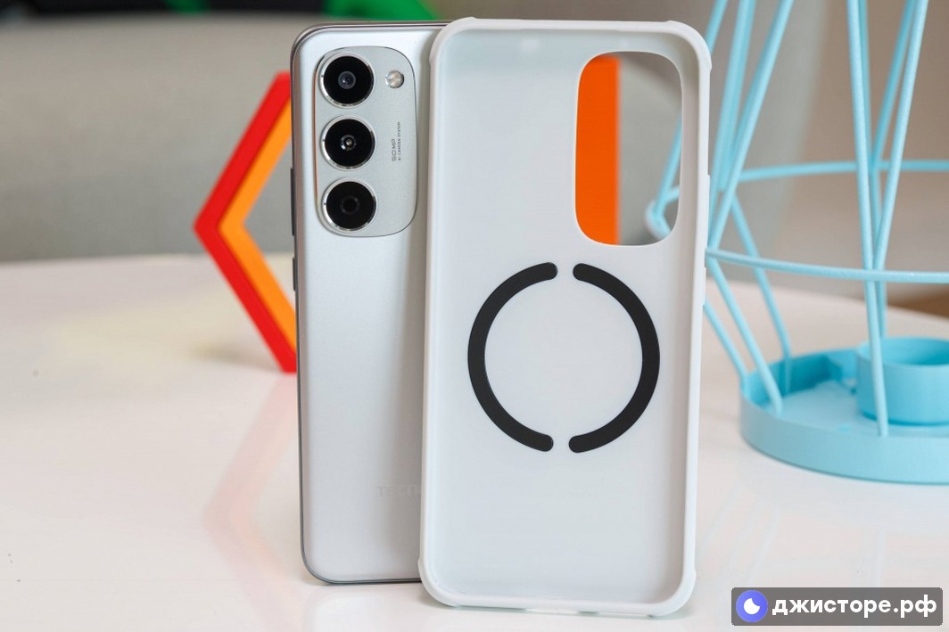 Tecno Spark 40 Pro — фото в использовании 2