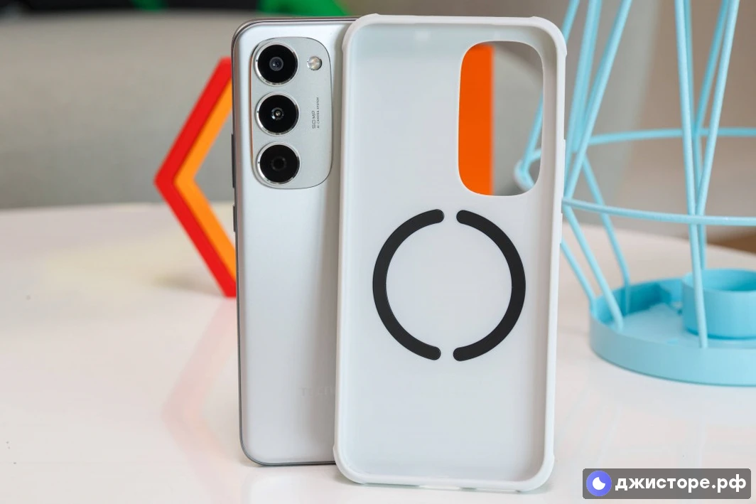 Tecno Spark 40 Pro — фото в использовании 2