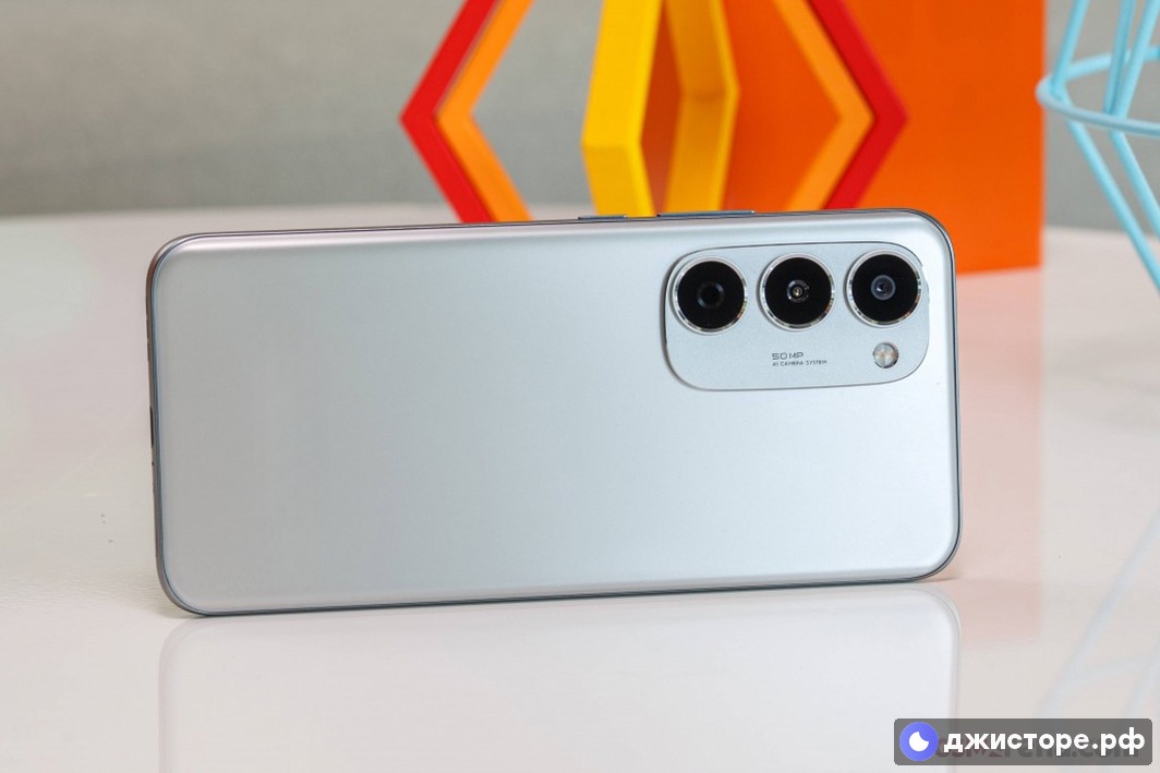 Tecno Spark 40 Pro — фото в использовании 4