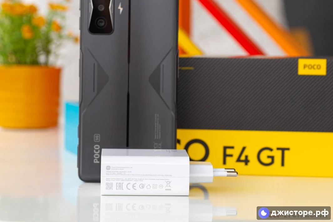 Xiaomi Poco F4 GT — фото в использовании 2
