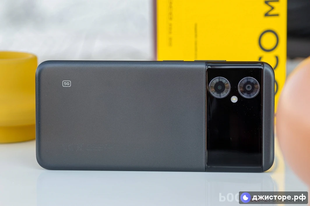 Xiaomi Poco M4 5G — фото в использовании 3